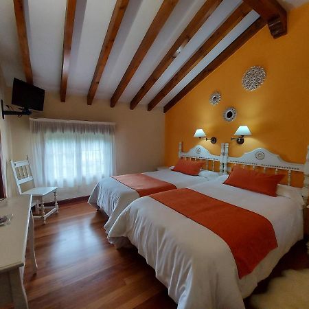 Posada El Jardin Santillana del Mar Esterno foto