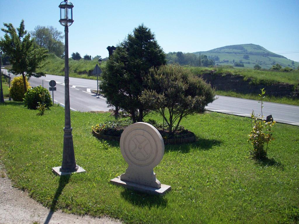 Posada El Jardin Santillana del Mar Esterno foto